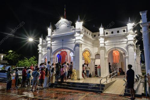 MALAM HARI WESAK