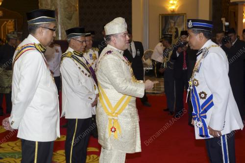 KL103_13122016_AGONG