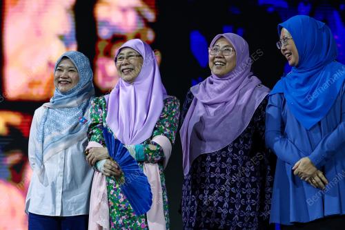 DATUK SERI DR WAN AZIZAH WAN ISMAIL