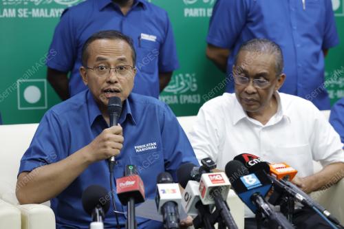 DATUK SERI DR AHMAD SAMSURI MOKHTAR