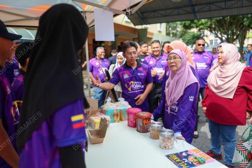 DATUK SERI DR WAN AZIZAH WAN ISMAIL