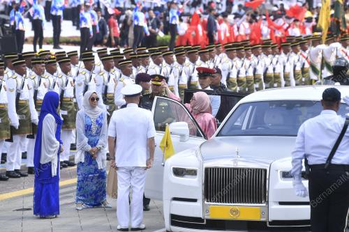 TUNKU HAJAH AZIZAH AMINAH MAIMUNAH ISKANDARIAH