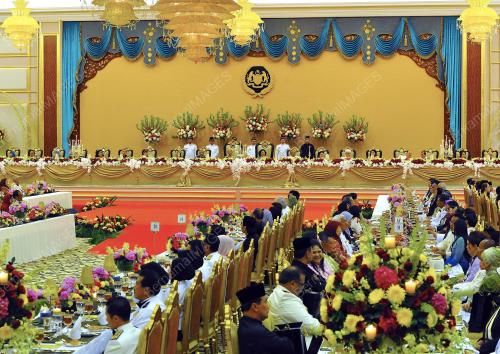 KL104_11042012_AGONG