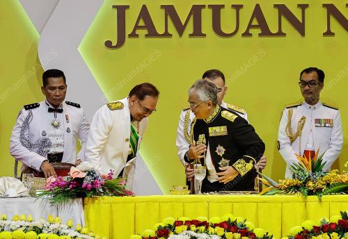 AL-SULTAN ABDULLAH RI'AYATUDDIN AL-MUSTAFA BILLAH SHAH