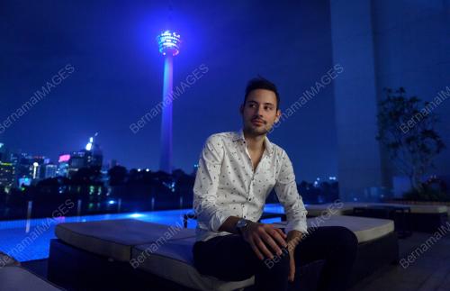 KL105_04102018_PETER_BN201810049897
