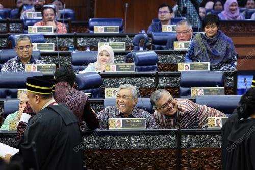 USUL GANTUNG AHLI PARLIMEN MACHANG