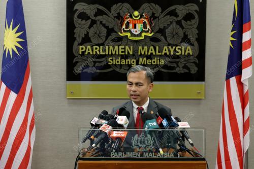 AHMAD FAHMI FADZIL