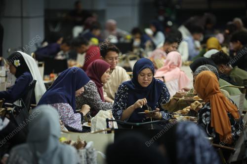 MAJLIS BERBUKA PUASA BERSAMA PENGIKUT MEDIA SOSIAL RAPID KL