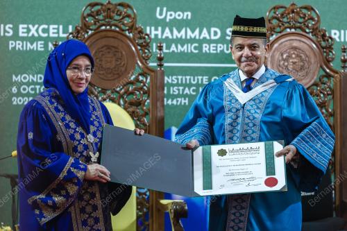 TUNKU AZIZAH AMINAH MAIMUNAH ISKANDARIAH