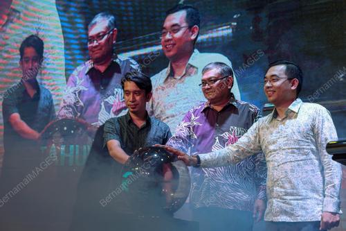 DATUK SERI DR SHAMSUL ANUAR NASARAH
