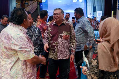 DATUK SERI DR SHAMSUL ANUAR NASARAH
