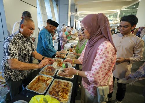 MAJLIS BERBUKA PUASA BERSAMA PENGIKUT MEDIA SOSIAL RAPID KL