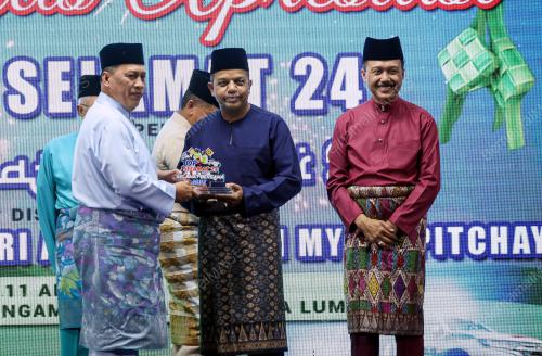 DATUK SERI AYOB KHAN MYDIN PITCHAY