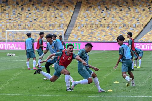 LATIHAN LAOS PIALA ASIA