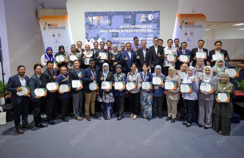 PENYERAHAN SIJIL STATUS MAKMAL BIONEXUS PARTNERS (BNP)