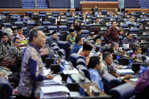 USUL GANTUNG AHLI PARLIMEN MACHANG