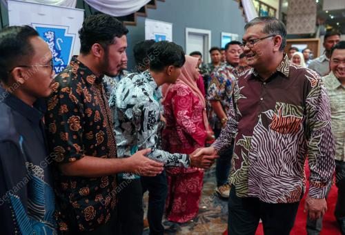 DATUK SERI DR SHAMSUL ANUAR NASARAH