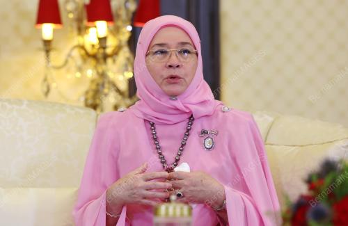 TUNKU AZIZAH AMINAH MAIMUNAH ISKANDARIAH