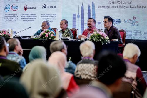 DATUK SERI AMIR HAMZAH AZIZAN