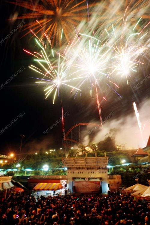 KL10_01012011_FIREWORK_GH