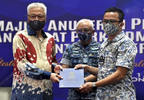 DATUK SERI ISMAIL SABRI YAAKOB
