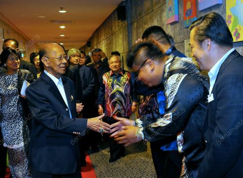KL10_01052012_AGONG