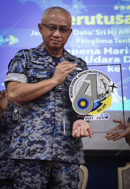 KL10_01062019_TUDM_BN201905311316