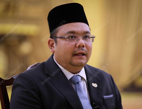 DATUK AZUAN EFFENDY ZAIRAKITHNAINI