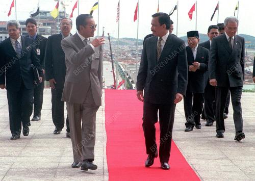 DR MAHATHIR-SULTAN BRUNEI