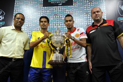 KL10_01112013_BOLA