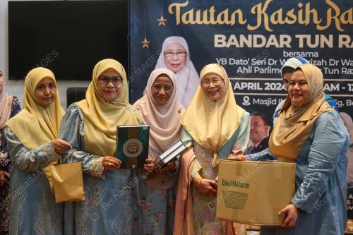 DATUK SERI DR WAN AZIZAH WAN ISMAIL