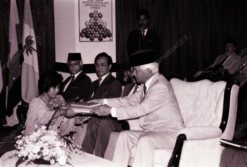 SULTAN AZLAN MUHIBBUDDIN SHAH
