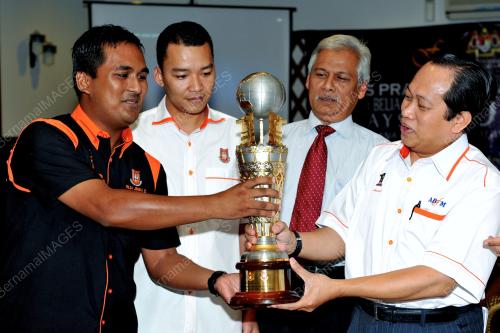 DATUK_AHMAD _MASLAN