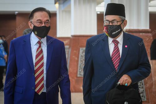 PERSIDANGAN PARLIMEN PENGGAL KETIGA