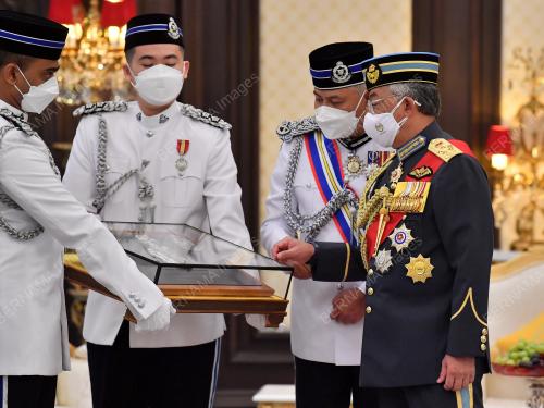 AL-SULTAN ABDULLAH RI'AYATUDDIN AL-MUSTAFA BILLAH SHAH