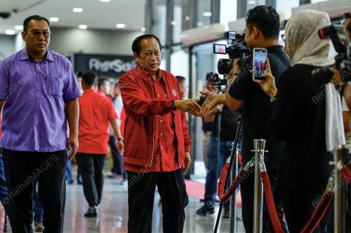 DATUK SERI AHMAD MASLAN