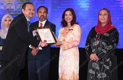 KEMENTERIAN KOMUNIKASI DAN MULTIMEDIA MALAYSIA