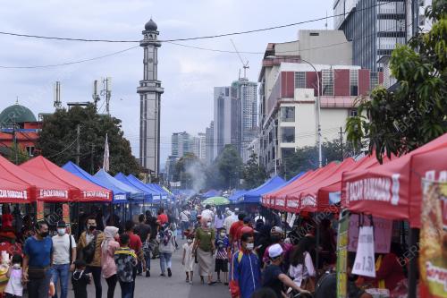BAZAR DIBANJIRI ORANG RAMAI