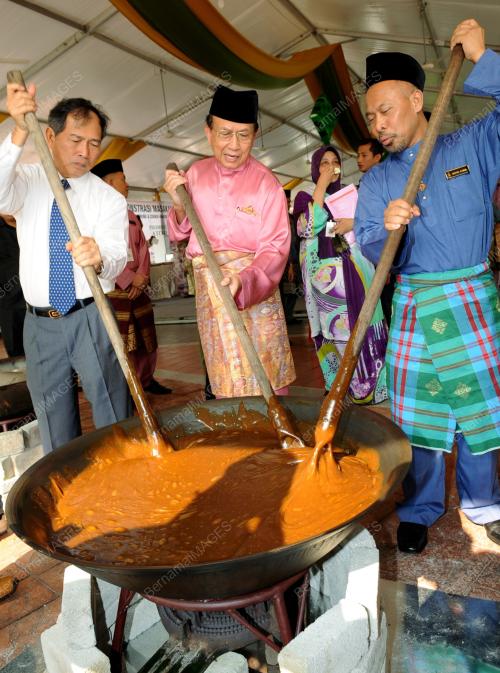 DR RAIS YATIM