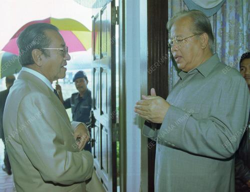 DR MAHATHIR MOHAMAD