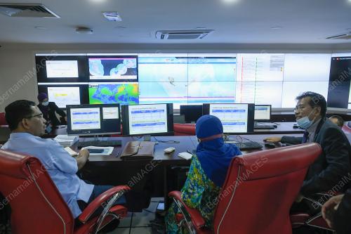 BILIK KAWALAN PUSAT RAMALAN DAN AMARAN BANJIR