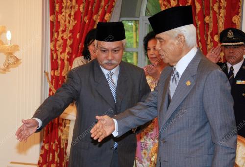 SULTAN AZLAN SHAH