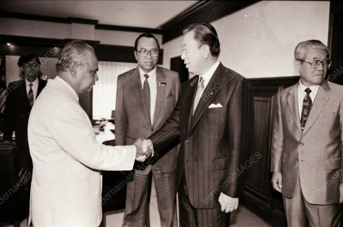 YAB ENCIK ABDUL GHAFAR BABA