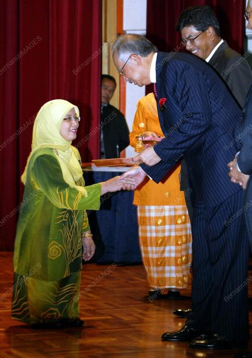 MOHD NAJIB TUN ABDUL RAZAK