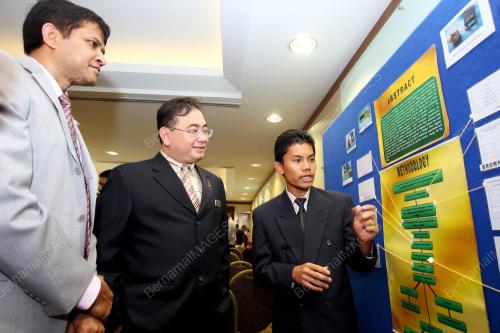 DATUK_DR._WEE KA SIONG
