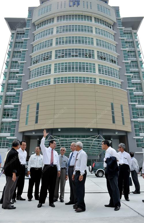 DATUK SERI NOH OMAR