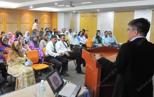 DR ANNUAR RAPAEE