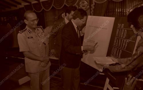 KL10_070490_LANCAR_BUKU