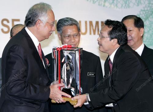 MOHD NAJIB TUN ABDUL RAZAK
