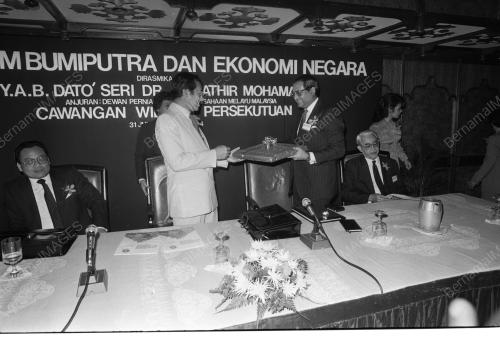 KL10_07092015_EKONOMI_NEGARA